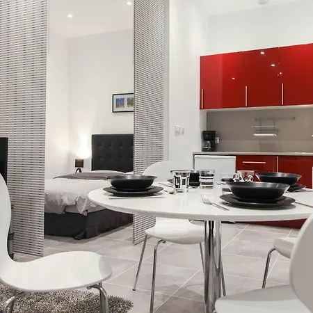 Nice Renting - Gallo - New Modern Loft Old Town Massena Room photo